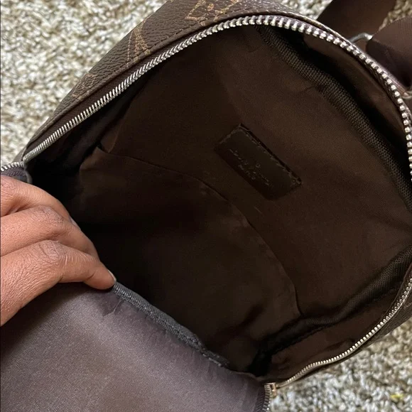 Louis Vuitton Avenue Sling Bag - Picture 8 of 8